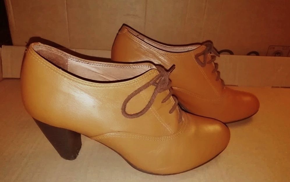 Botins Camel com pequeno tacão