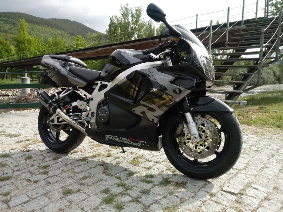 Honda CBR 900rr em bom estado