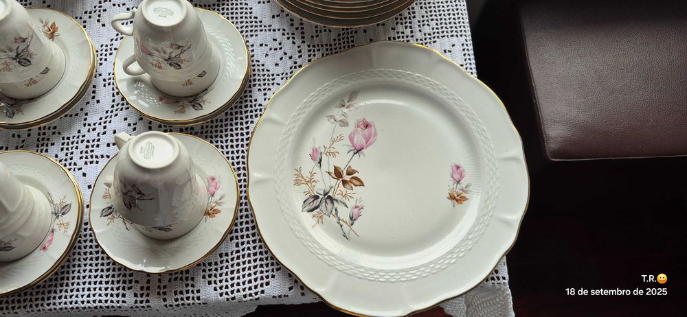 Serviço de Chá com pratos de doce, da Royal  Tognana