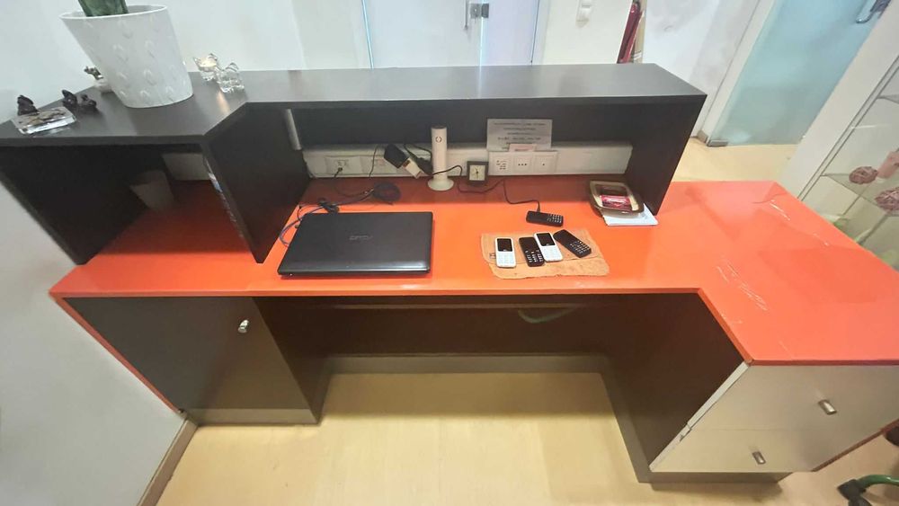 Balcão eletrificado com radio/ leitor de audios