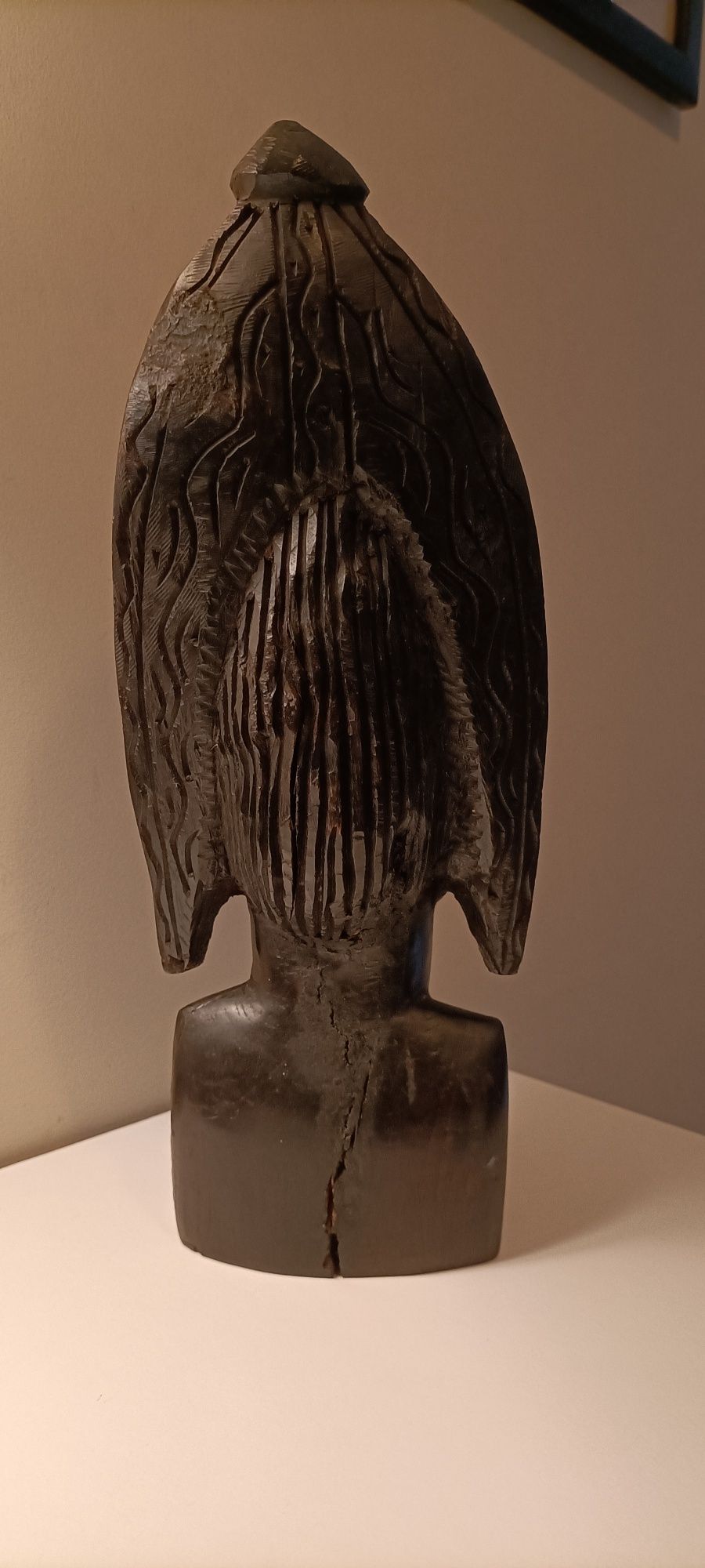 Estatueta madeira