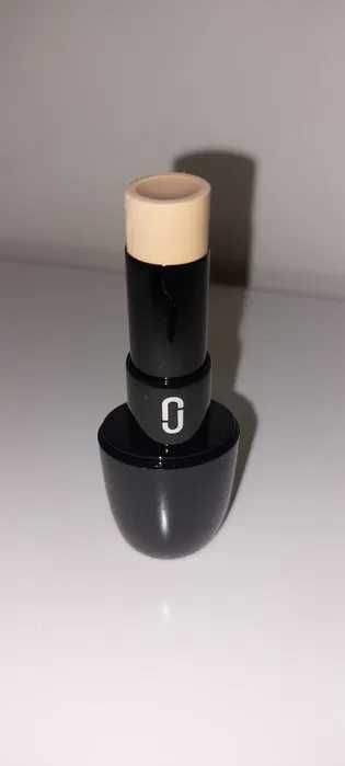 MARC JACOBS Accomplice Concealer Korektor w sztyfcie 20 LIGHT
