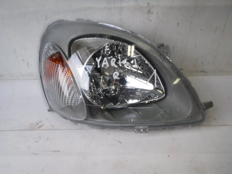 toyota yaris 1 lampa przód prawa przednia nowa