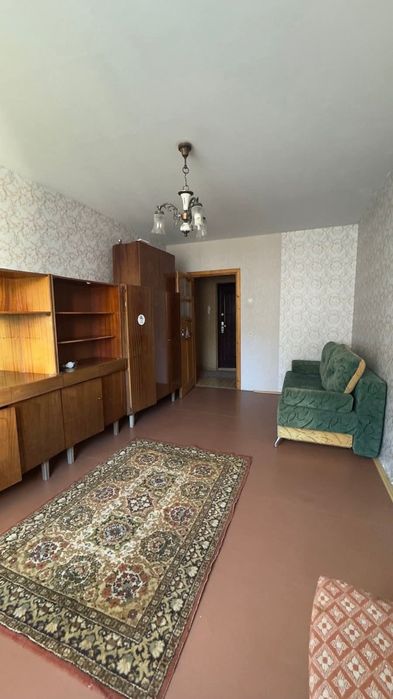 Здається 2ох кімнатна квартира по Хоткевича з автономним