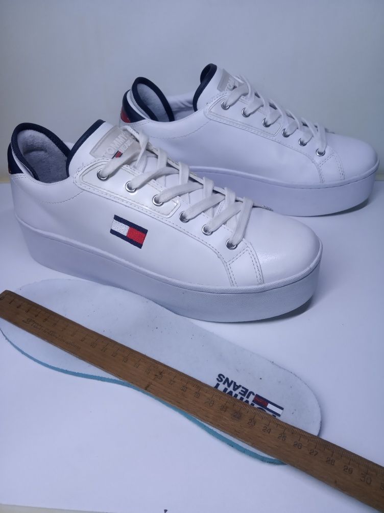 Tommy Hilfiger 41р шкіряні кросівки