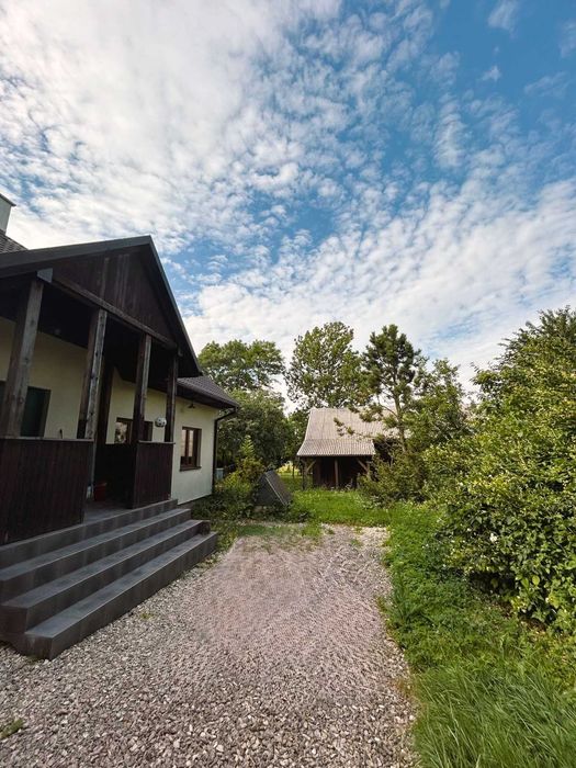 Dom z dużym ogrodem i winnicą blisko Krakowa