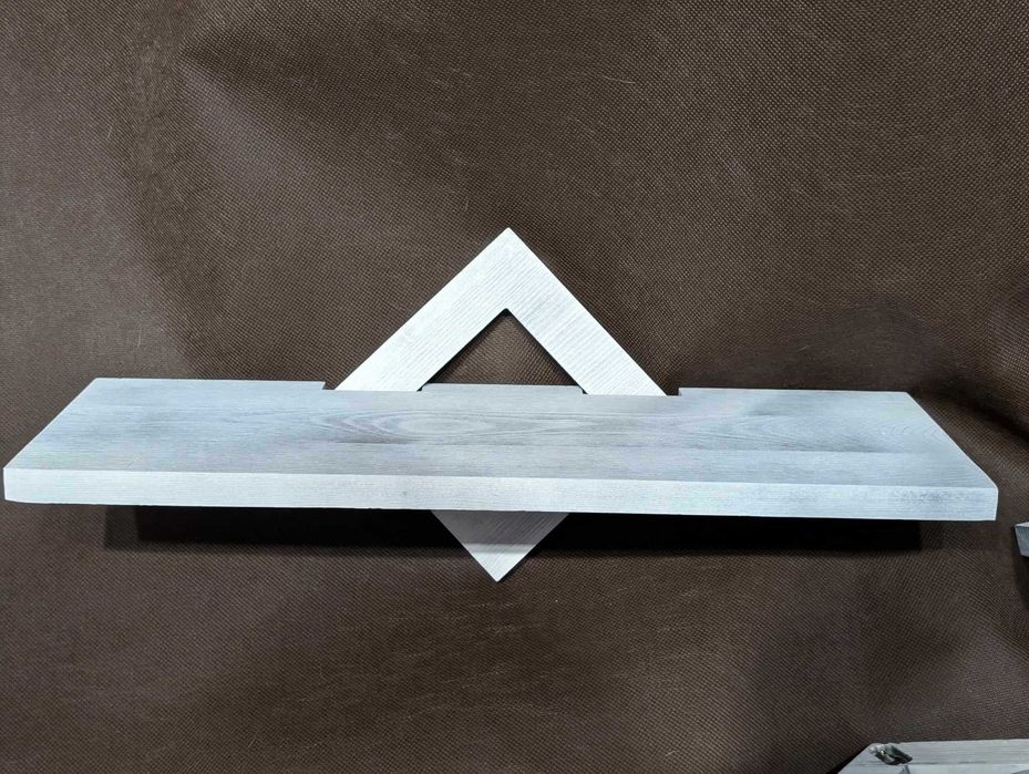 Elegancki zestaw trzech półek