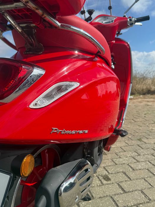 Vespa Primavera 125 Product red
