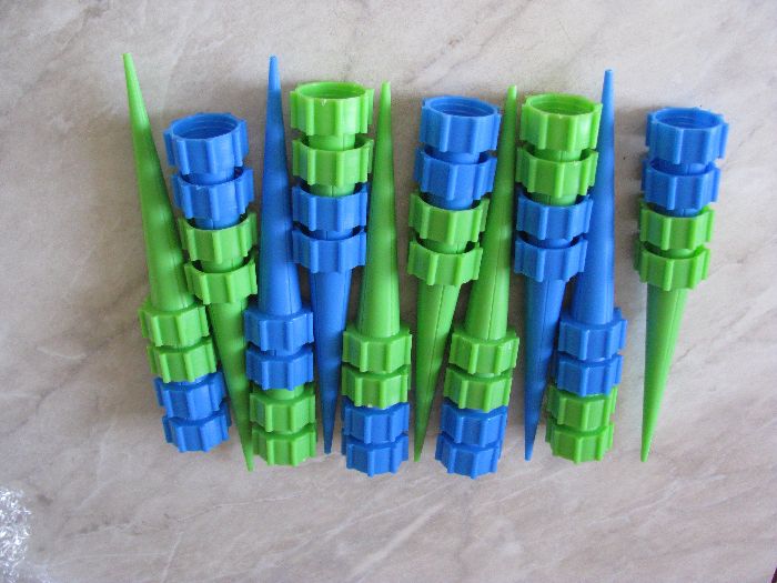 Насадка на пляшку ( бутылку) для крапельного поливання .в лоті 5 шт.