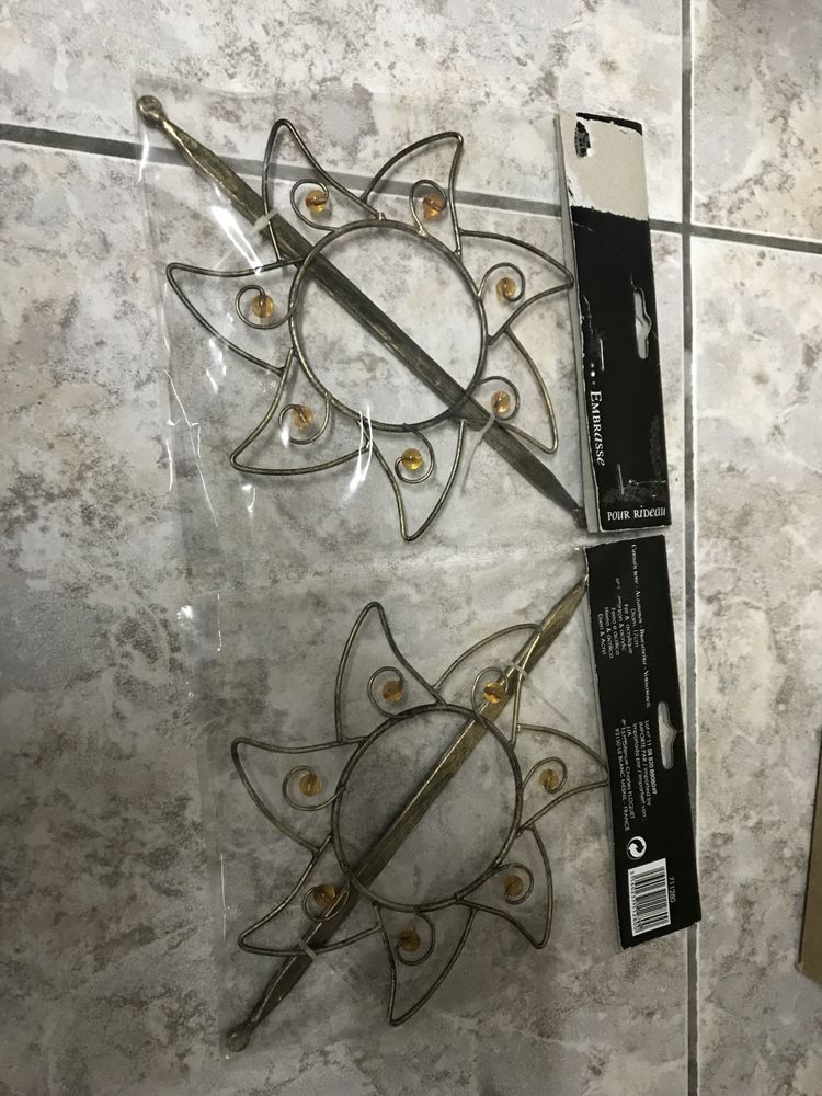 Vendo dois apanha cortinas novos