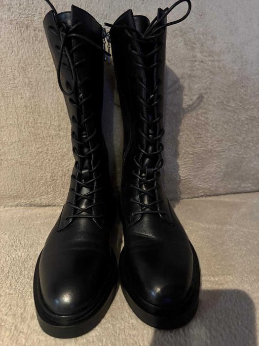 Kozaki damskie wiązane Kazar rozm. 37