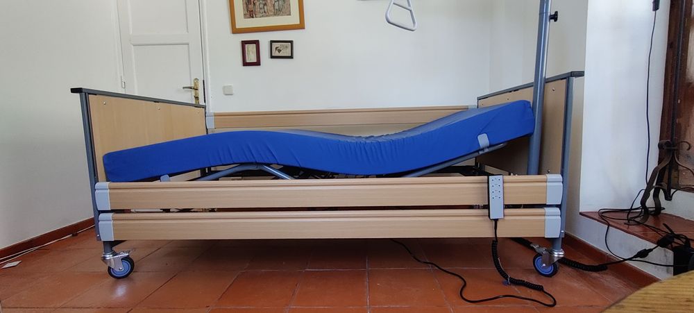 Cama Hospitalar Elétrica C/ Elevação - Colchão incluido - COMO NOVO