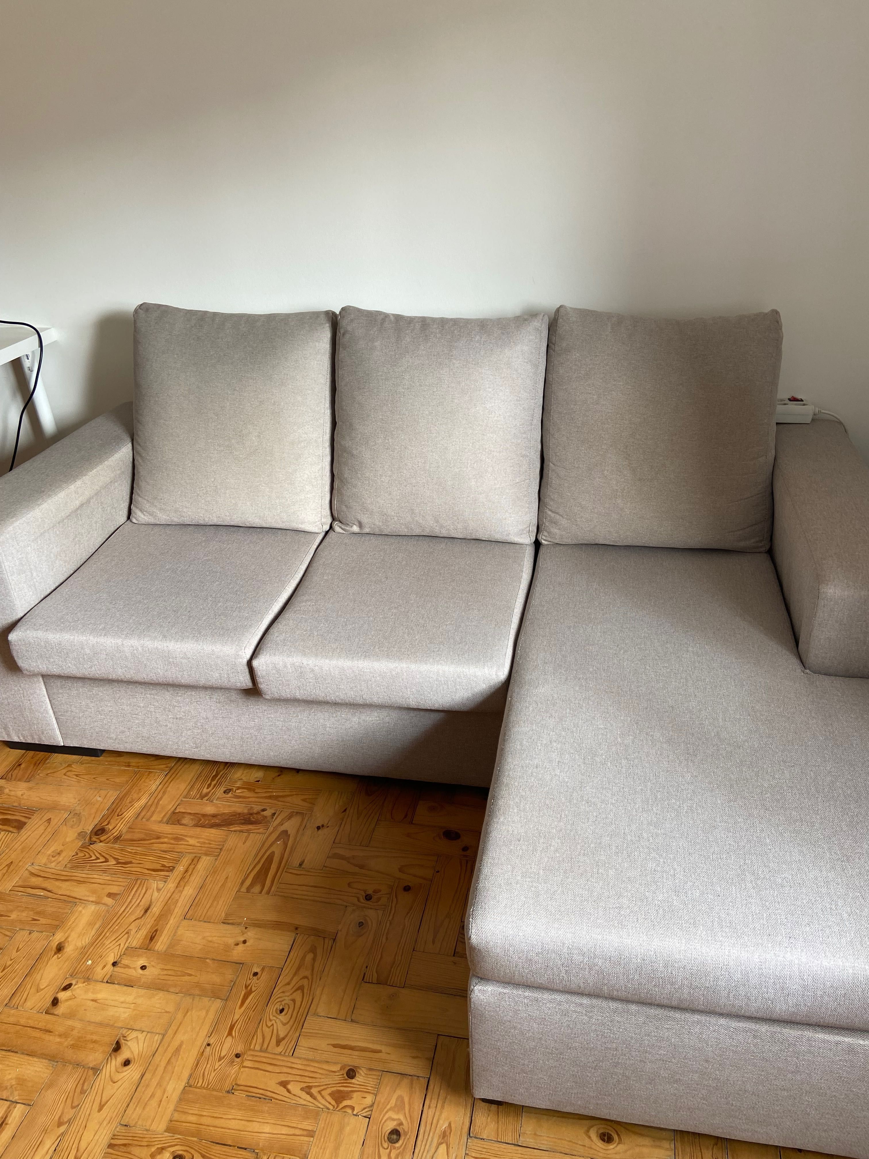 Sofá 3 lugares com chaise long reversível