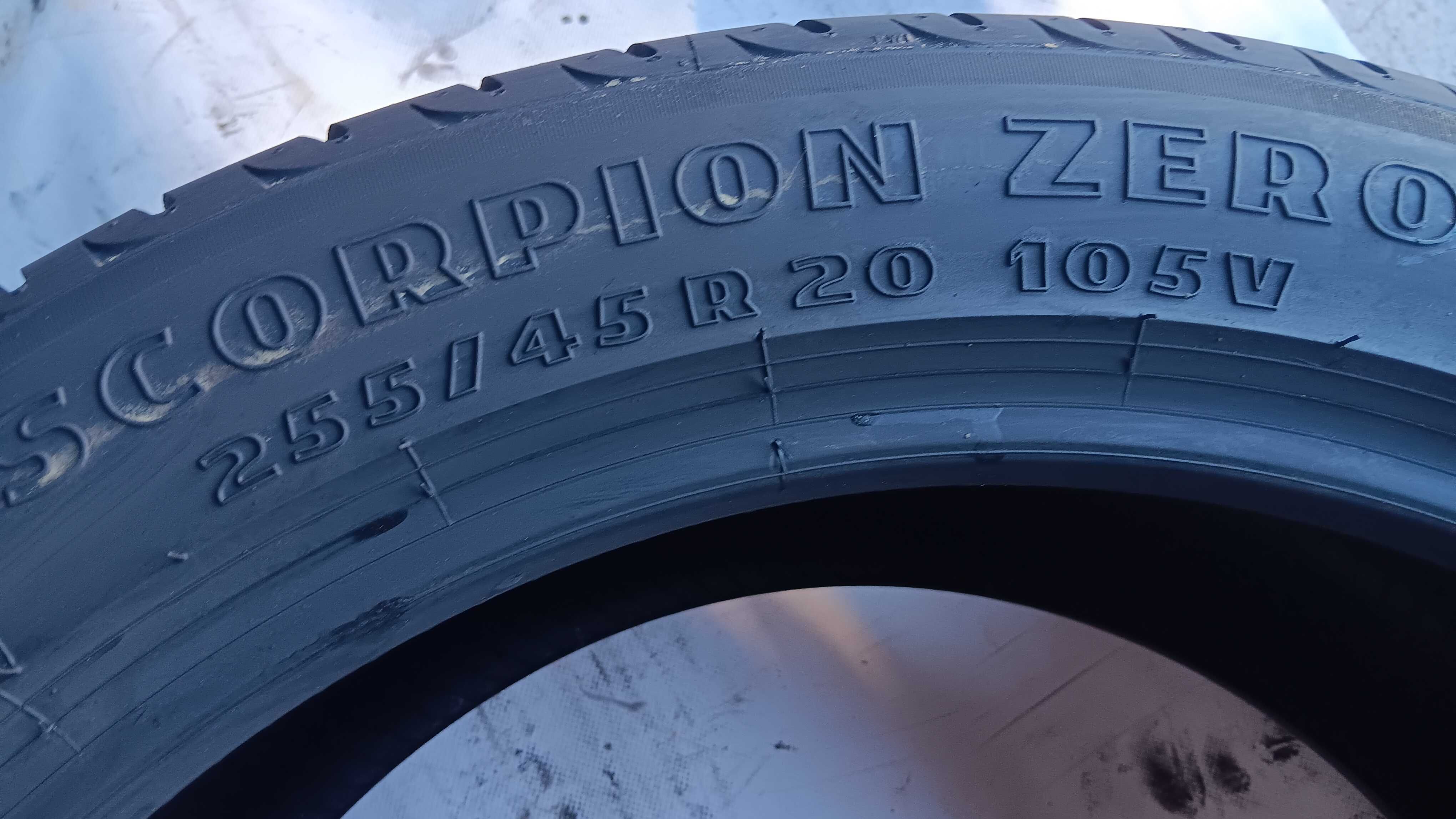 255/45/20 Pirelli scorpion zero