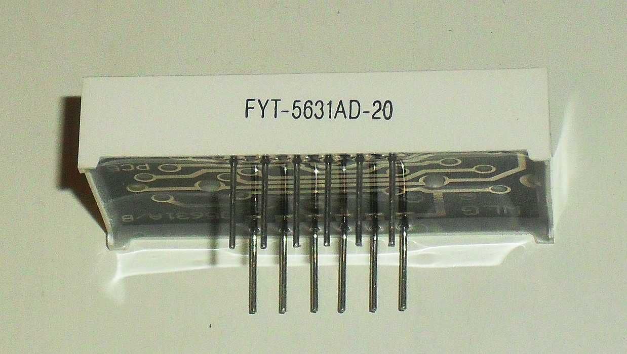 FORYARD typu FYT-5631AD-20. Wyświetlacz LED 3x14 mm, czerwony.