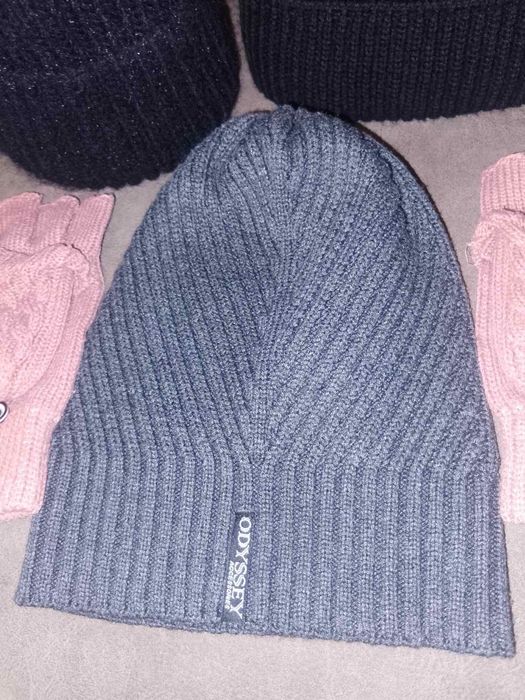 Продам шапки женские