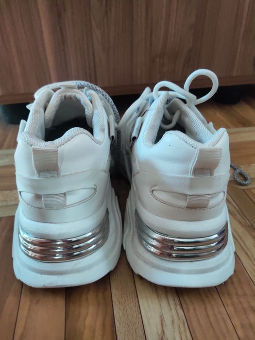 Белые Кроссовки широкие 39. Білі кросівки широкі