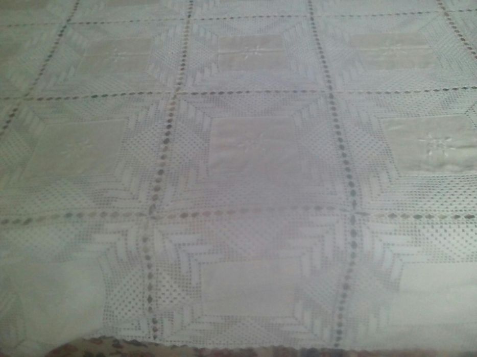 Toalha em linho e renda aos quadrados linha grossa