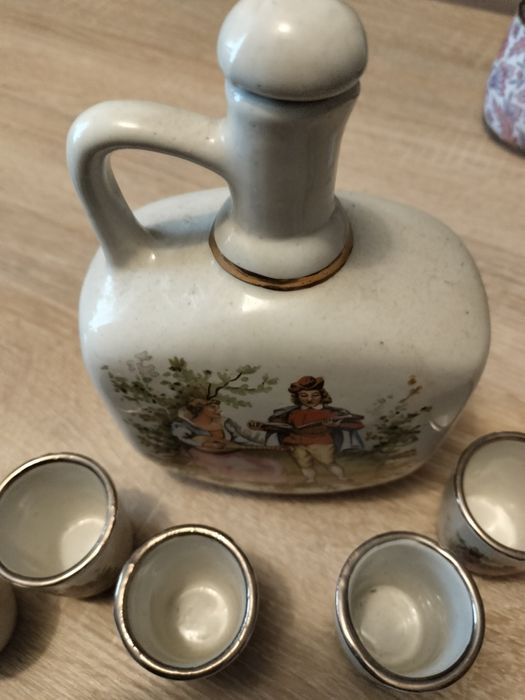 Karafka PRL porcelana 6 kieliszków