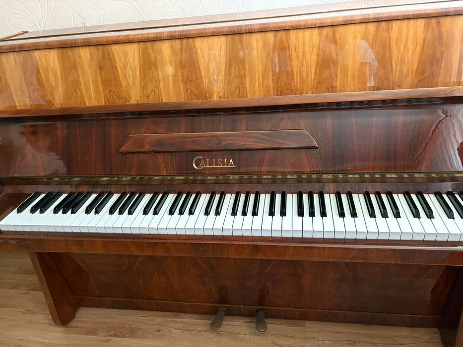 Pianino Calisia lakier