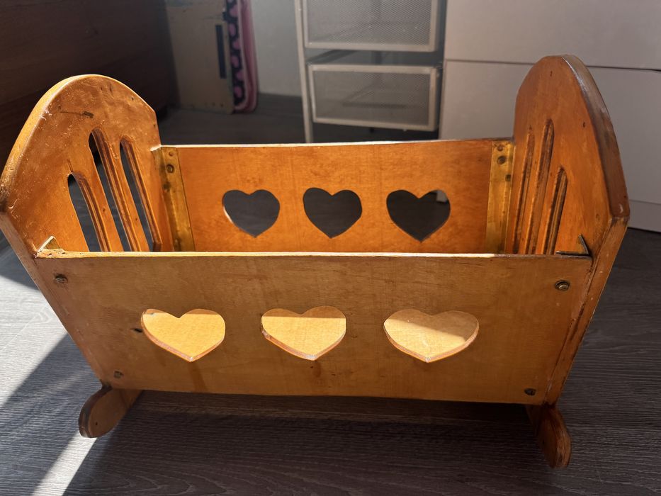Деревʼяне ліжко для ляльки