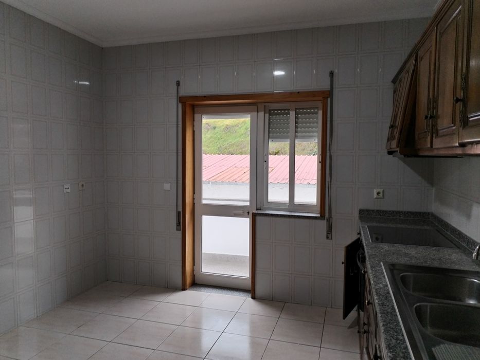 Apartamento T2 para arrendamento na Av. Das Amoreiras