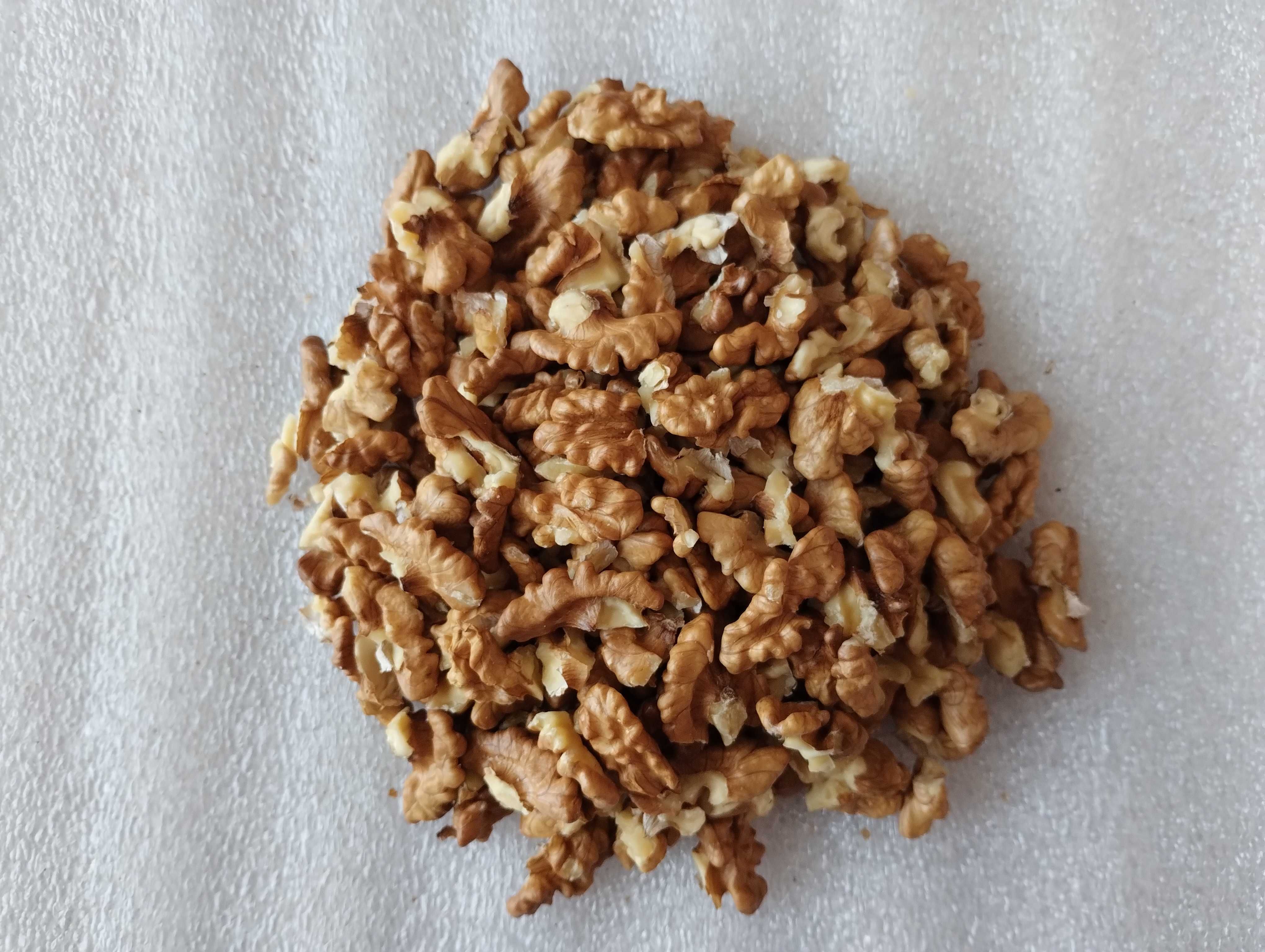 Продам грецький горіх (лущений, домашній)