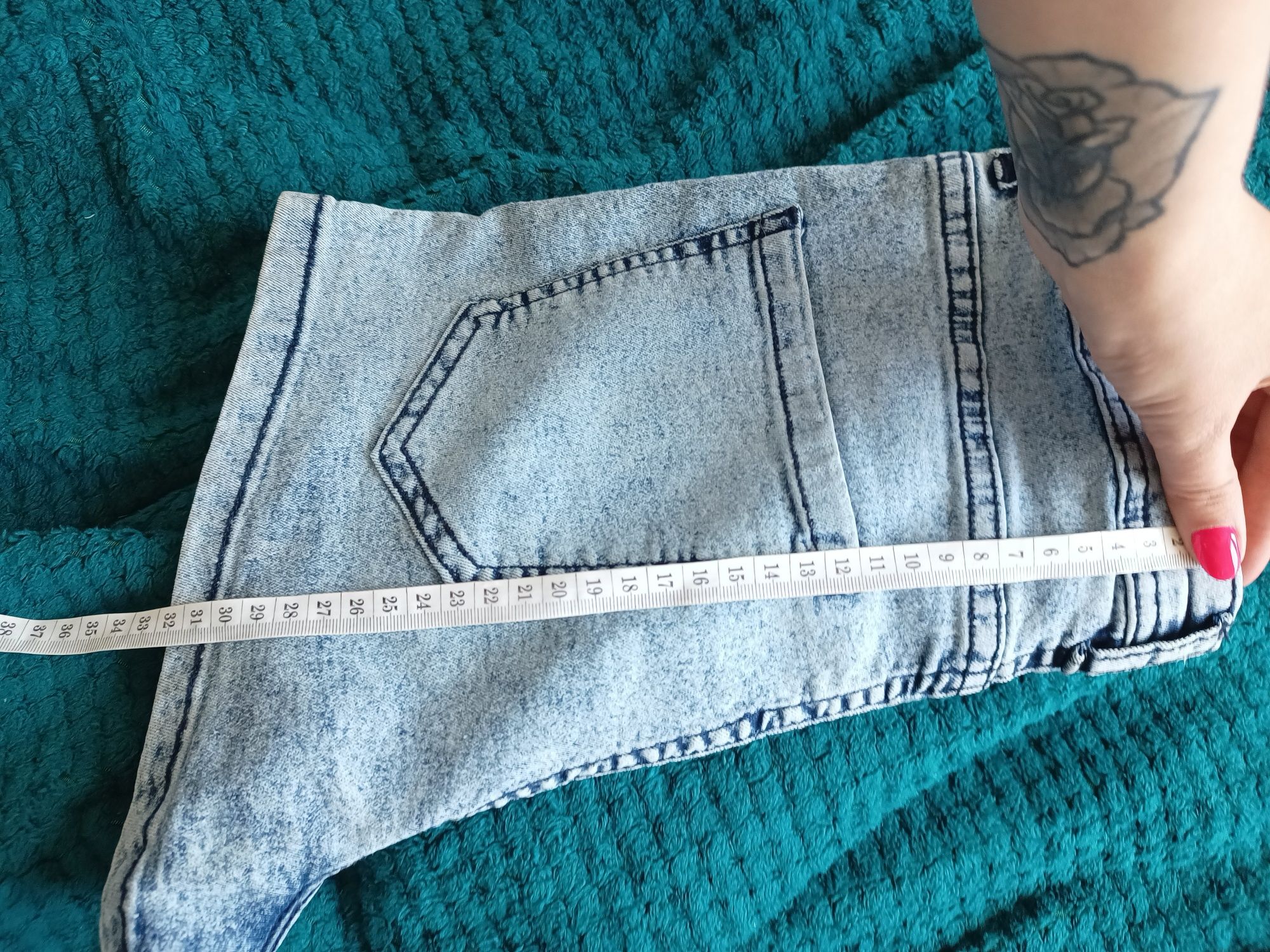 Krótkie spodenki damskie szorty jeansowe Cropp 36