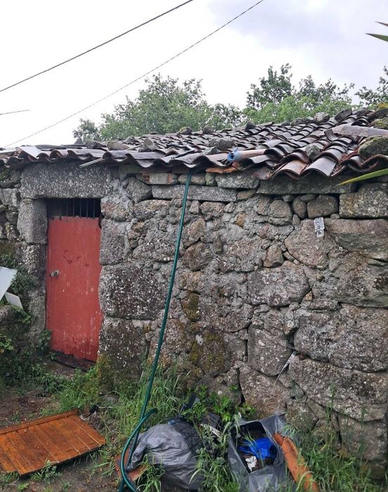 Terreno e casa nao habitável em portela do vade concelho vila verde