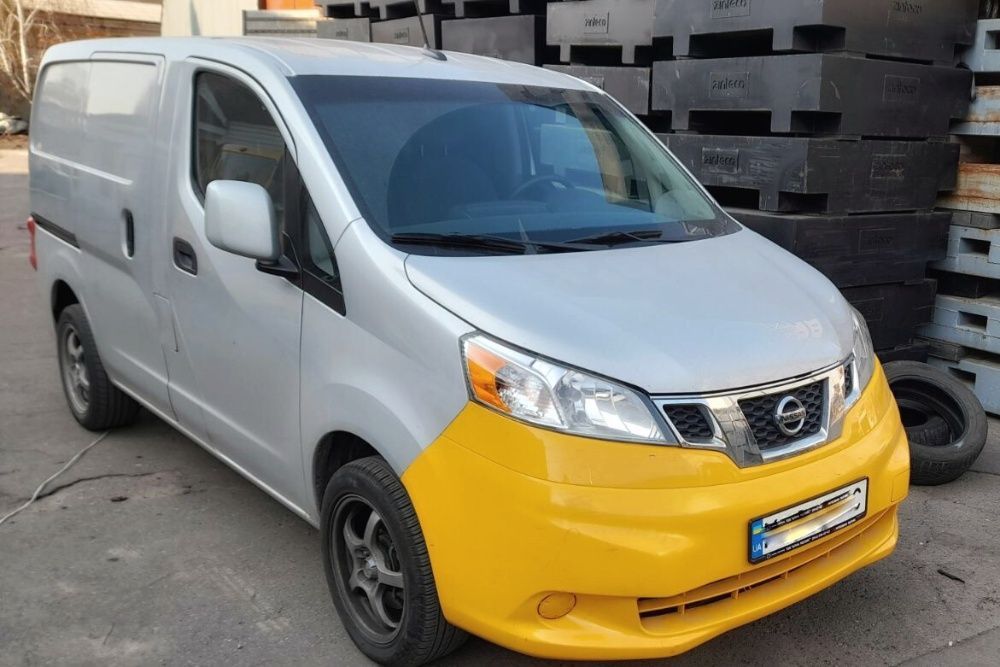 Решетка НОВАЯ бампер USA NISSAN NV200 2.5S Америка разборка