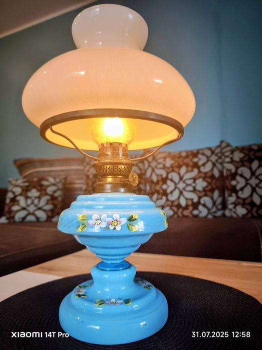 Stara porcelanowa lampa naftowa
