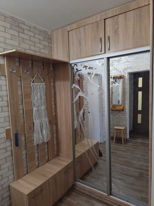 Продаж квартири на середньому поверсі