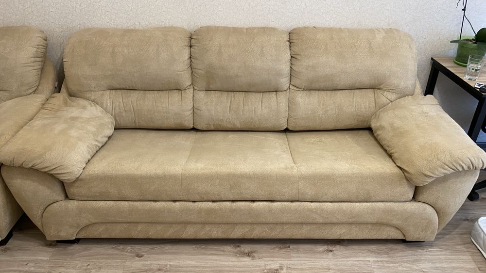 Диван в комплекте с креслом и матрасом