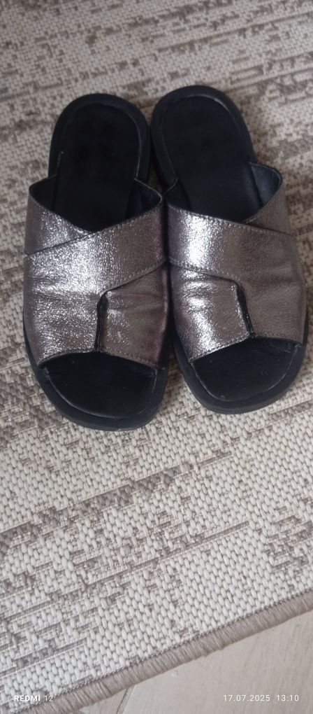 Продам шкіряні шльопанці