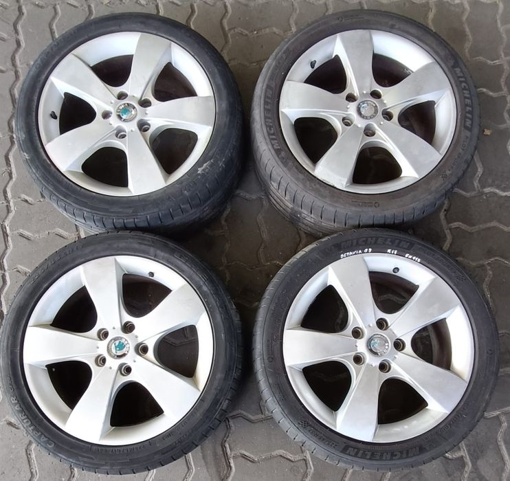 JANTES SKODA R17 COM PNEUS 225/45 FURAÇÃO 5X112