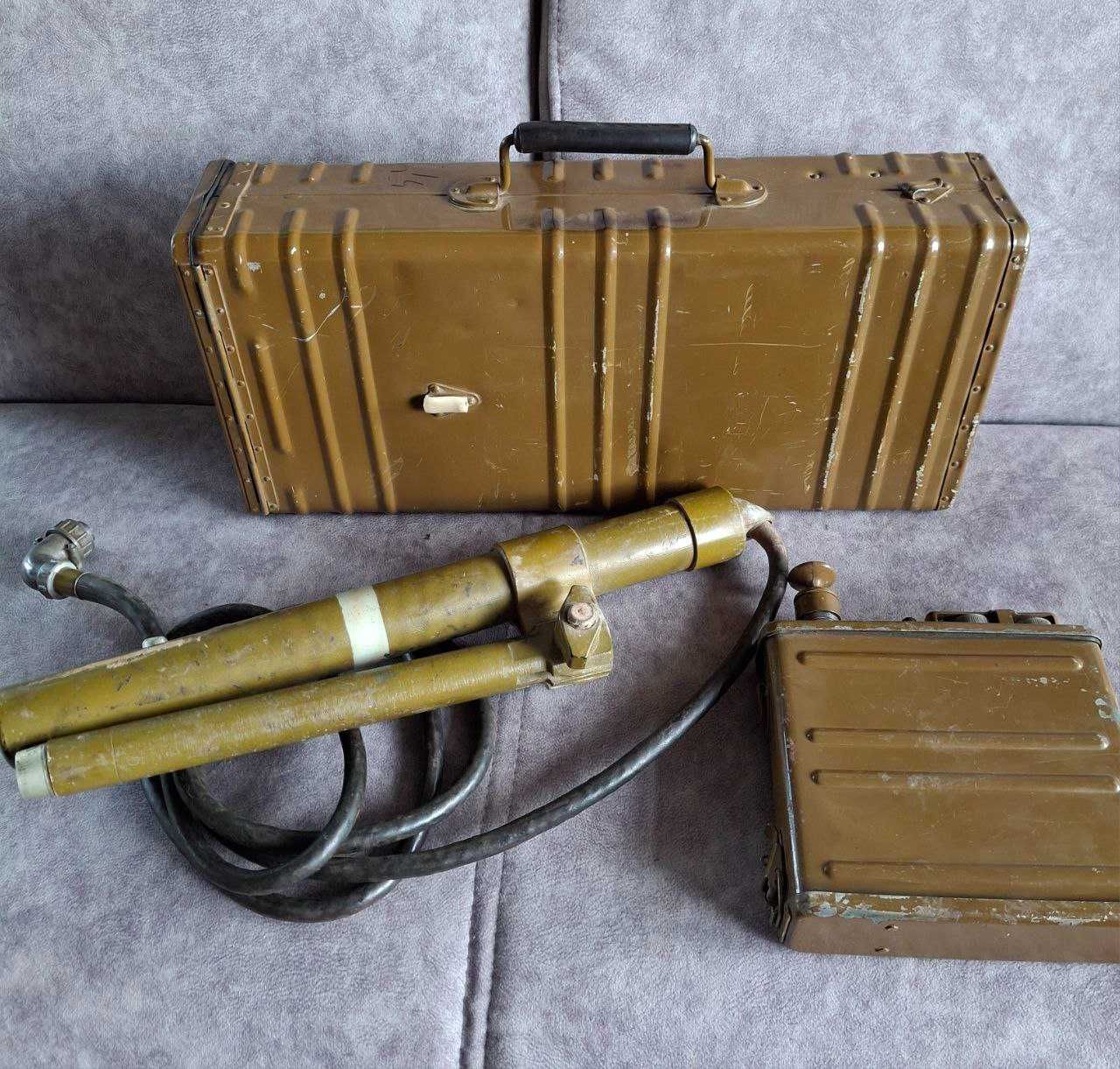 Винтажный советский военный миноискатель.Два.