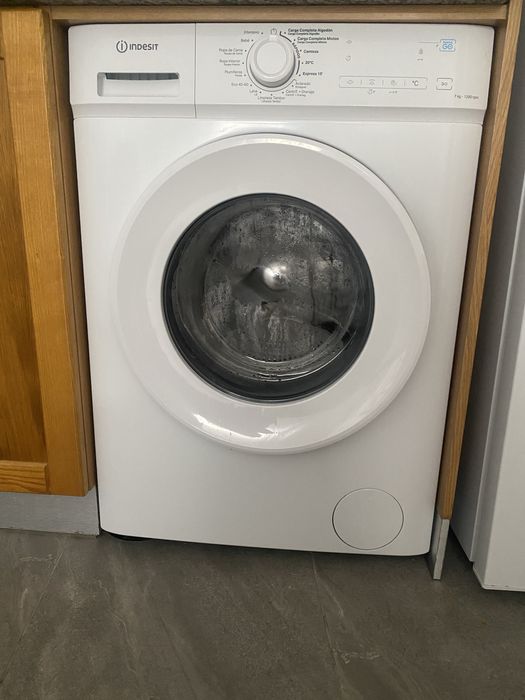 Máquina de lavar roupa INDESIT 7k
