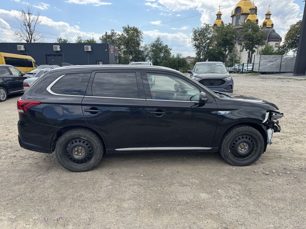 Mitsubishi Outlander PHEV гібрид