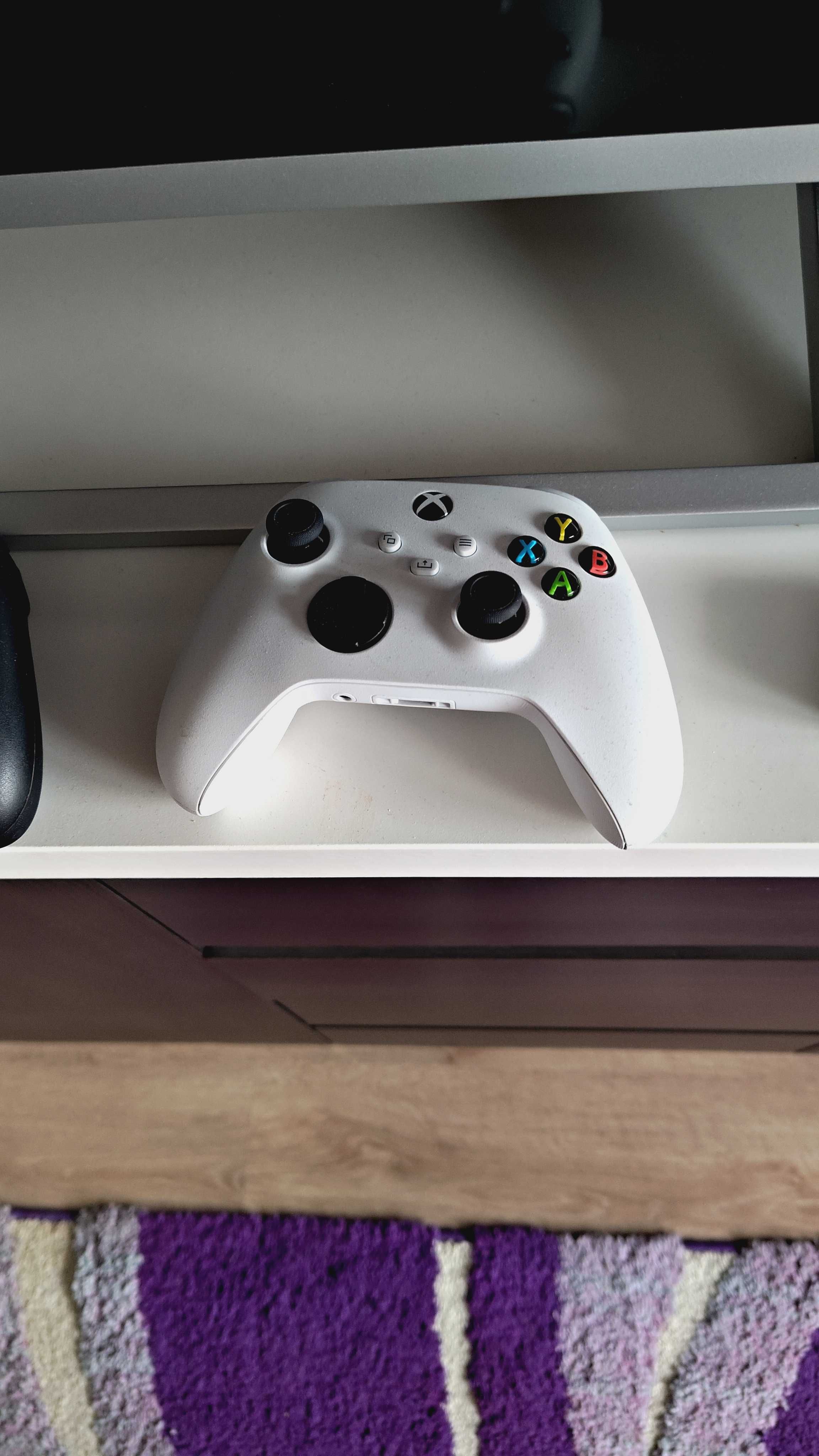 Sprzedam konsole XBOX series X 1T