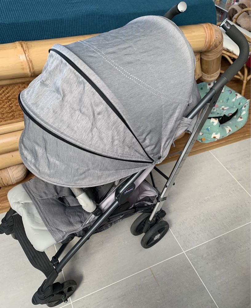 Carrinho bengala Chicco Liteway com capa de chuva + saco de inverno