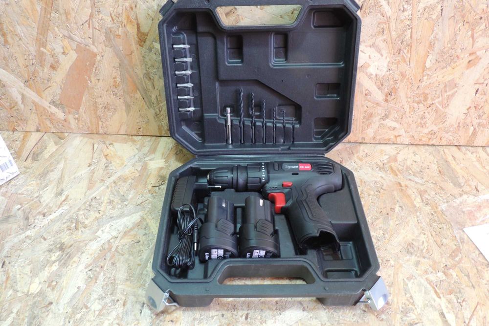 Шуруповерт аккумуляторный Булат CD-12V DFR, со съемным патроном. новый