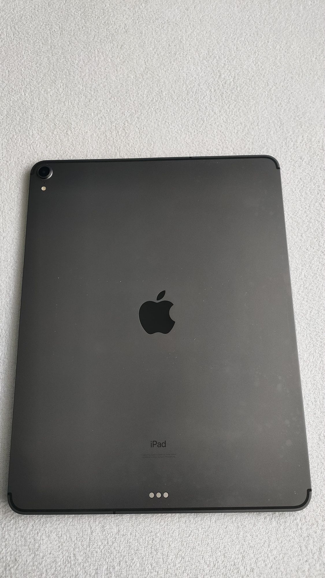 Tablet Apple iPad 3 generacji 12.9 A2014  64 GB blokada iCloud