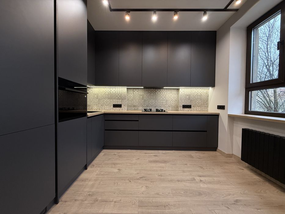 ЦУМ. Двокімнатна квартира з новим ремонтом. Не кутова. Укомплектована