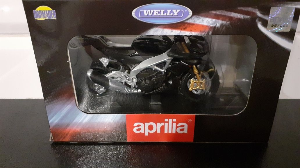 Nowy motor welly Aprilia Tuono welly