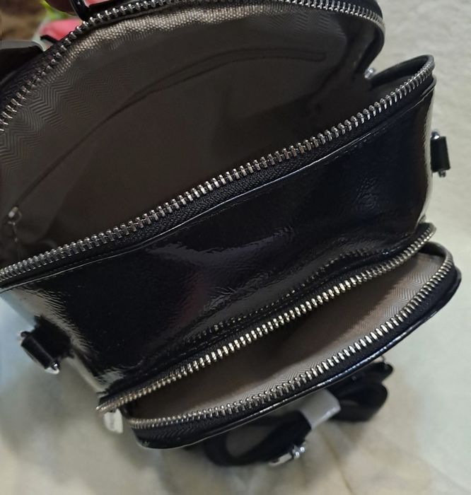 Стильний лаковий рюкзак