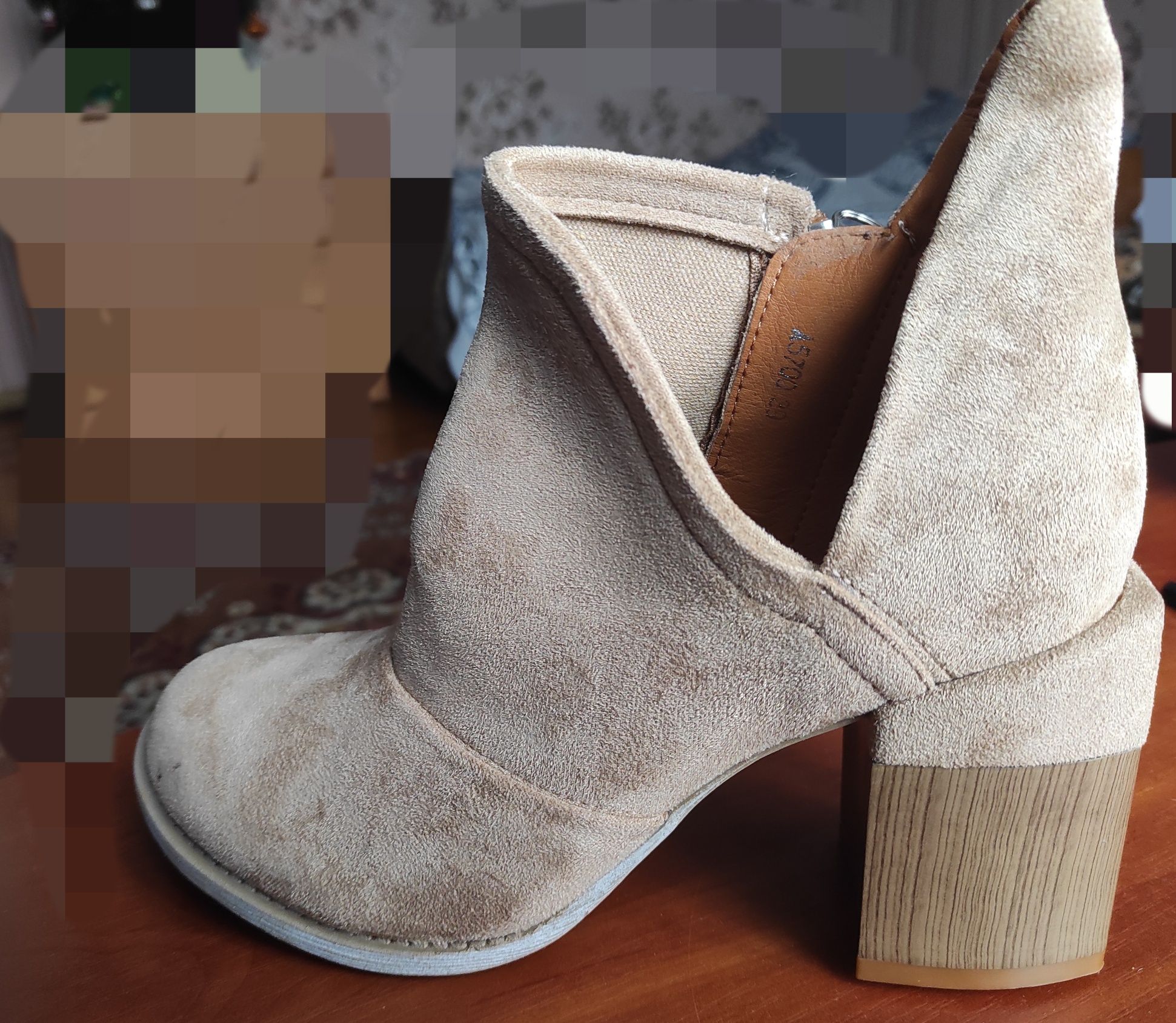 Продам женские ботинки