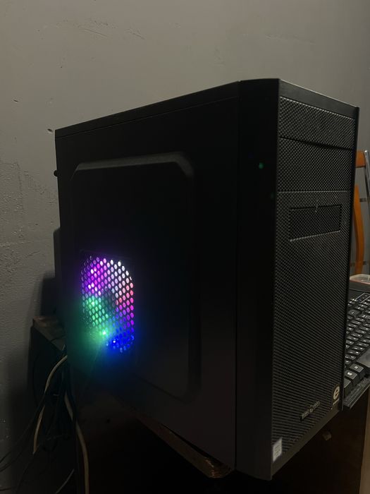 Бюджетный игровой пк  + МОНИТОР . i5 3300, amd r7 240 RAM 8 CS2