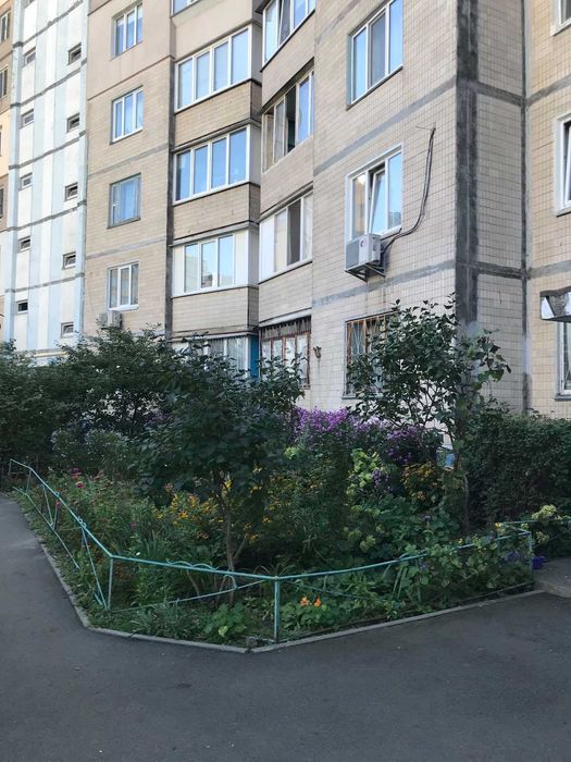 Продаж 3-кімнатної квартири,  вул. Каштанова, 8а