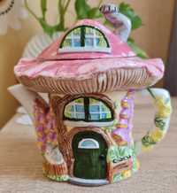 Pocelanowy angielski czajniczek-domek.The Village Collectables