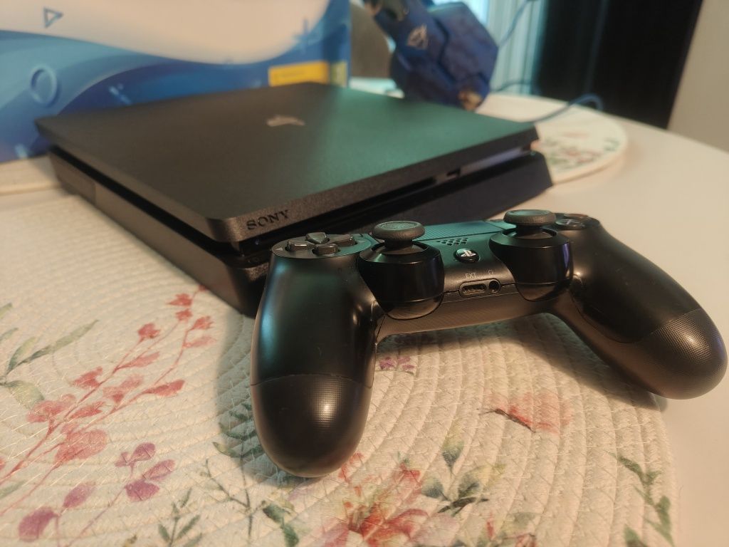 PlayStation PS4 slim jak nowa,idealna, cały zestaw, gry i słuchawki